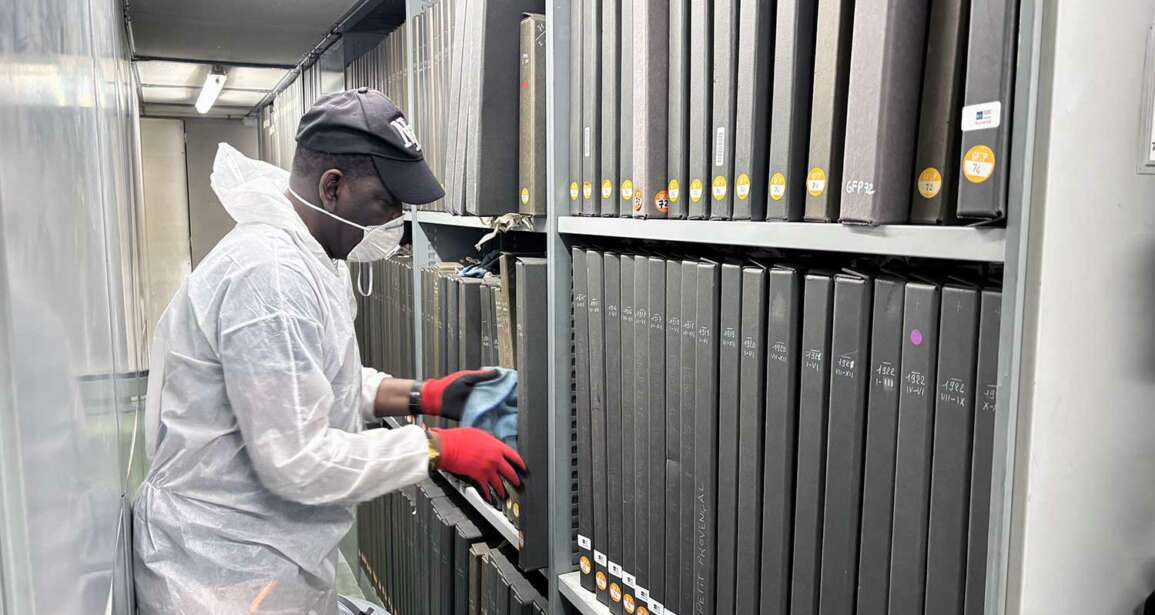 Dépoussiérage des archives à l’Université de Nanterre : une mission d’envergure pour i2T