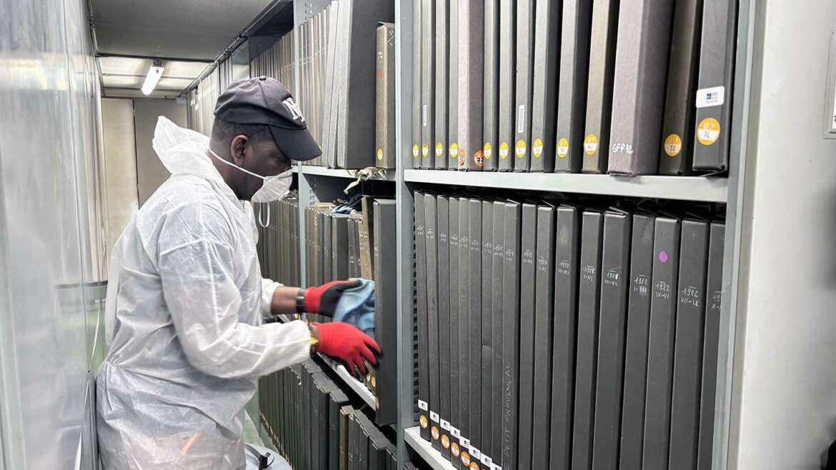 Dépoussiérage des archives à l’Université de Nanterre : une mission d’envergure pour i2T