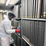 Dépoussiérage des archives à l’Université de Nanterre : une mission d’envergure pour i2T